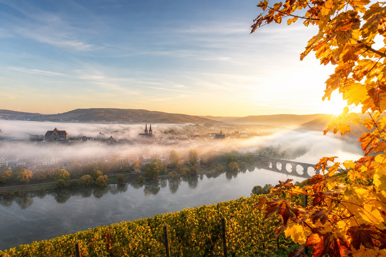 Ruhiges Herbstwetter in Trier: Nebel am Morgen, Sonne am Tag